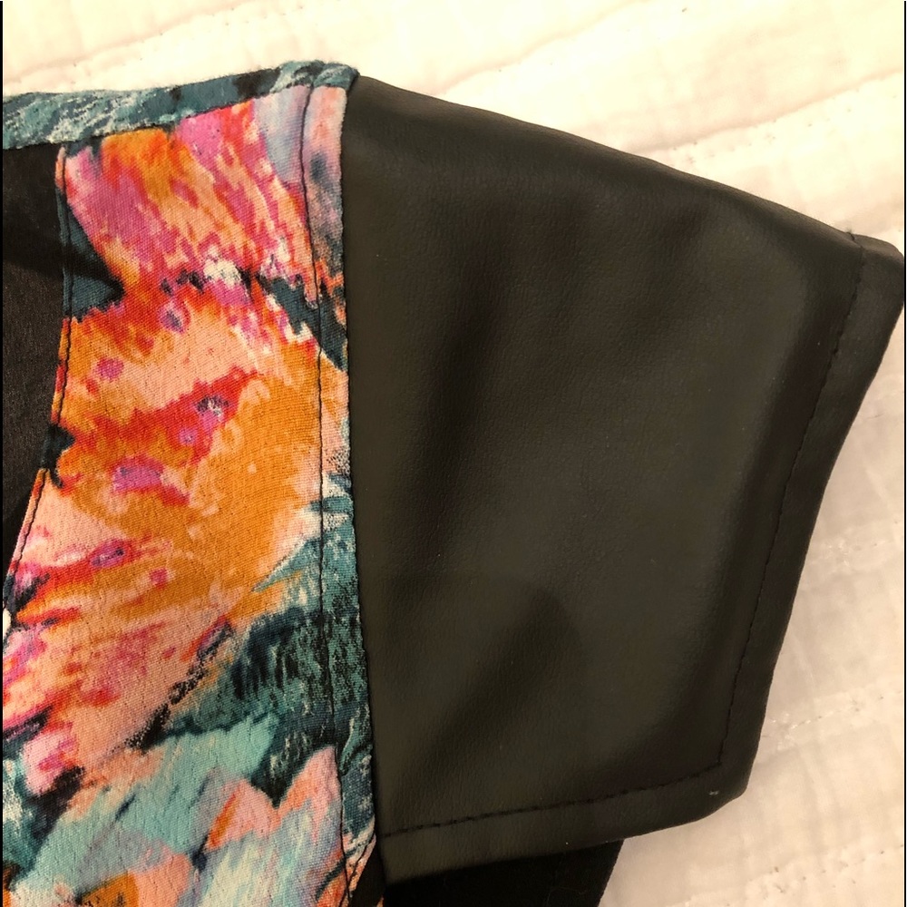 Minkpink Floral Shift Dress - Picture 4 of 10